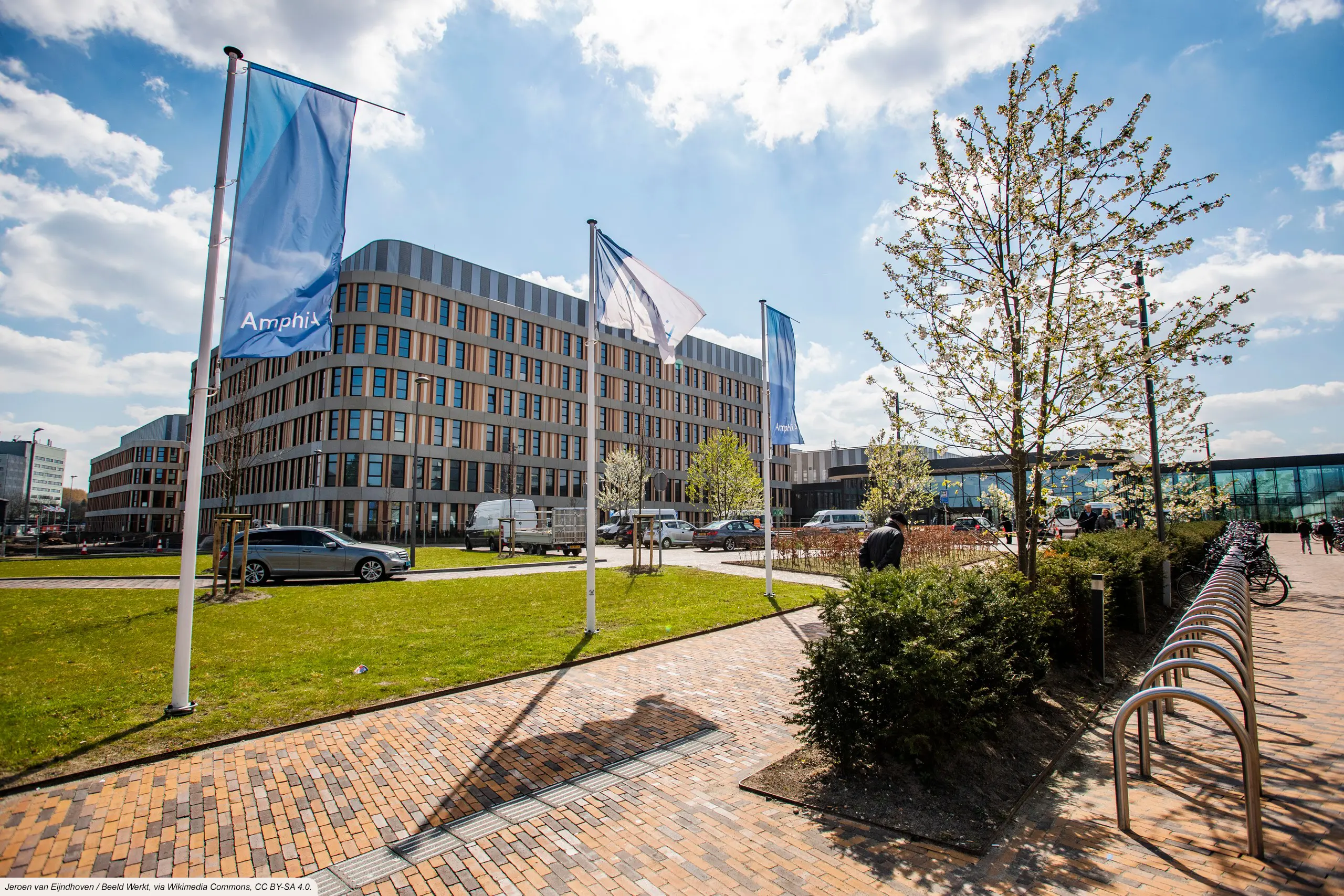 Amphia voorplein ingang 01